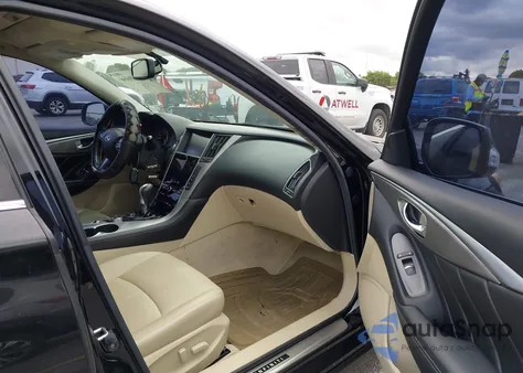 2016 Infiniti Q50 2.0T Base/2.0T Premium z USA, uszkodzony, nr VIN JN1CV7AR1GM250082